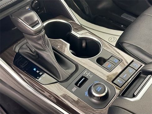 Used 2022 Toyota Highlander Platinum image 17