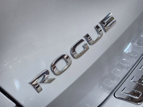 Used 2020 Nissan Rogue SV w/ Sun & Sound Touring Package image 25