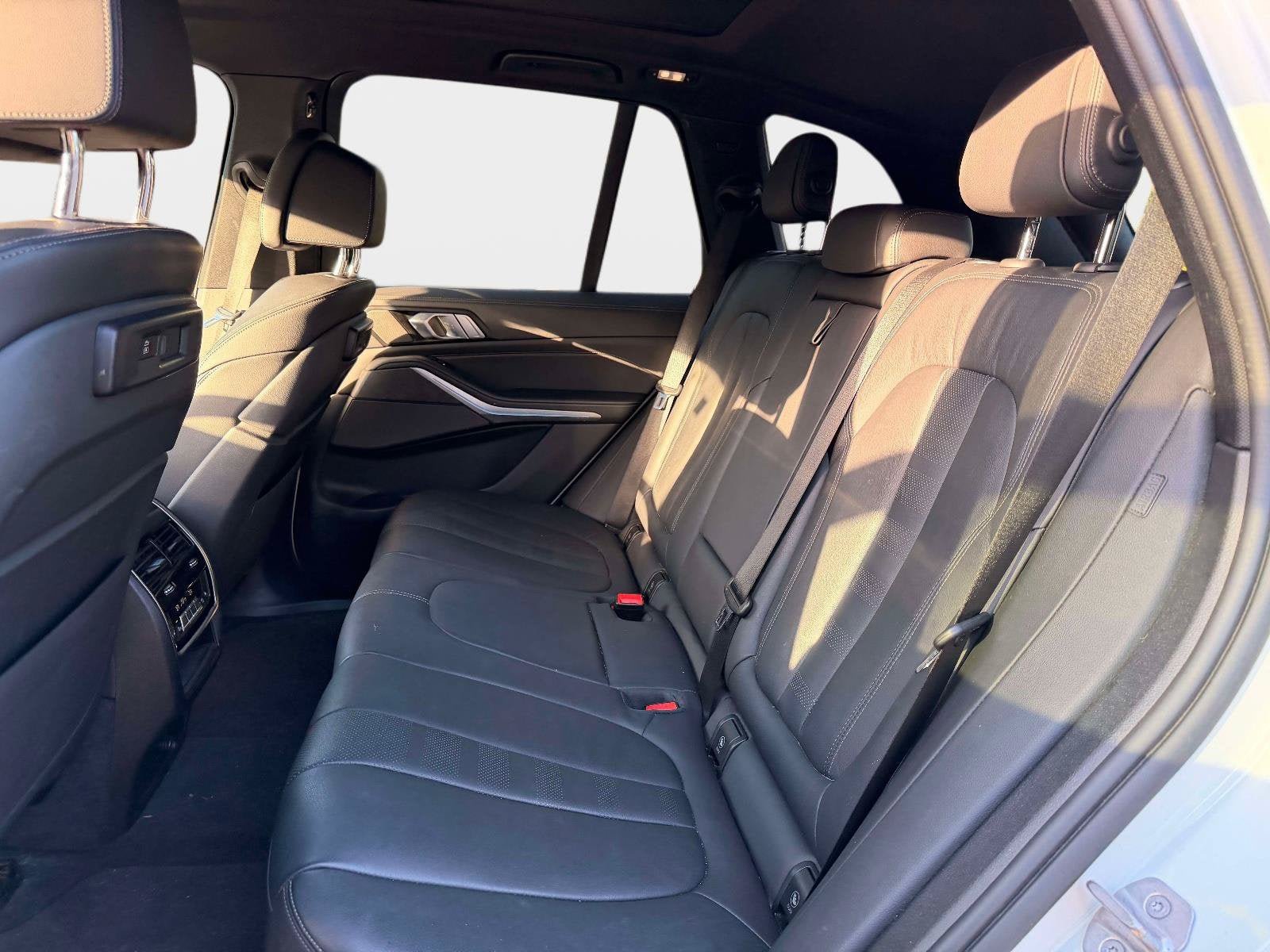 Used 2021 BMW X5 sDrive40i w/ M Sport Package RWD image 19