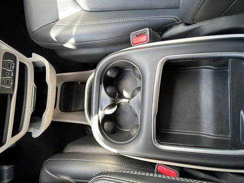 Used 2024 Chrysler Pacifica Touring-L image 13