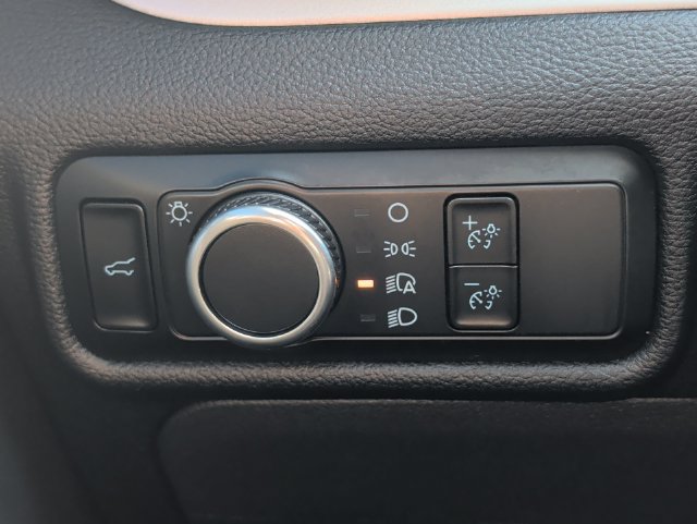 Used 2023 Ford Explorer XLT AWD/4WD image 26