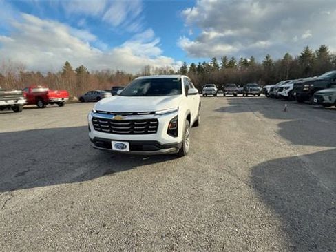 New 2025 Chevrolet Equinox LT w/ Safety and Technology Package image 3