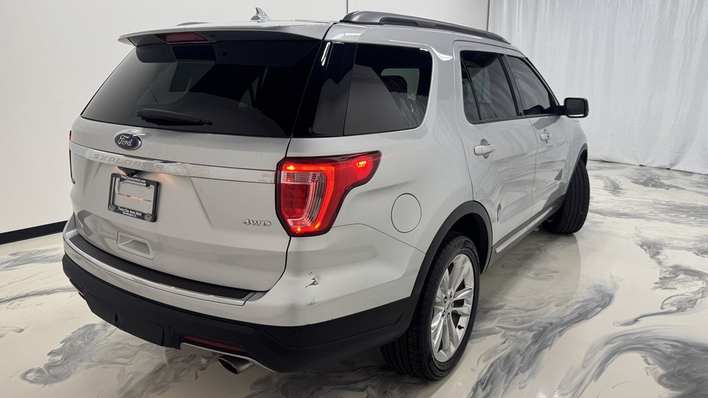 Used 2018 Ford Explorer XLT w/ Equipment Group 202A AWD/4WD image 10