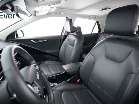 Used 2024 Kia Niro Wave w/ Wave Preserve Package image 4