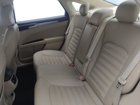 Used 2016 Ford Fusion SE image 18