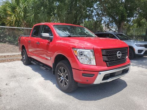 Used 2024 Nissan Titan SV w/ SV Convenience Package RWD image 2