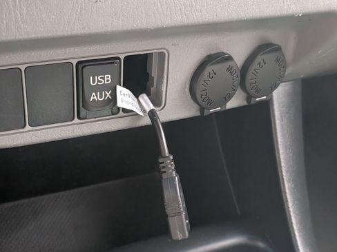 Used 2015 Toyota Tacoma PreRunner w/ SR5 Package image 17