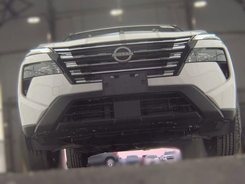 Certified 2025 Nissan Rogue SV image 8