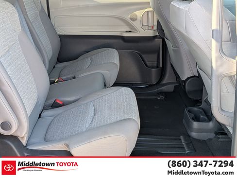 Used 2024 Toyota Sienna LE image 33