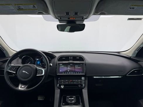 Used 2019 Jaguar F-PACE R-Sport image 6