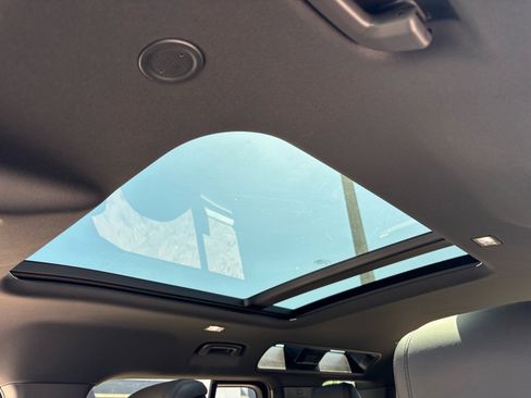 Used 2024 Land Rover Defender 110 V8 image 8