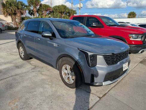 Certified 2024 Kia Sorento LX image 1