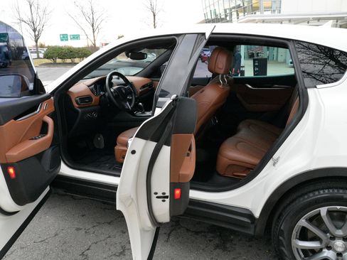 Certified 2018 Maserati Levante image 34