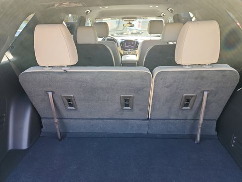 Used 2022 Chevrolet Traverse LT image 45