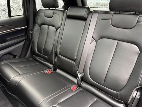 New 2025 Jeep Grand Cherokee Limited w/ Black Appearance Package AWD/4WD image 20