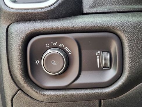 Used 2023 RAM 1500 Big Horn AWD/4WD image 9