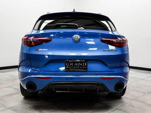 Used 2023 Alfa Romeo Stelvio Veloce AWD/4WD image 9