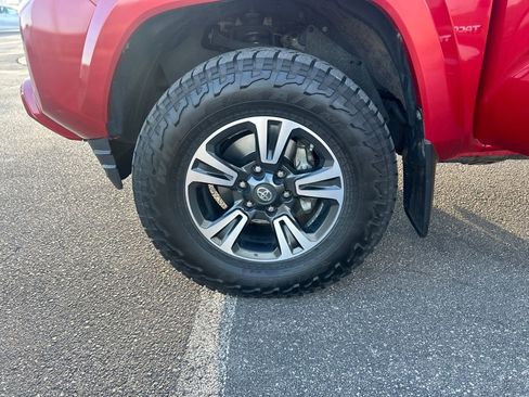 Certified 2019 Toyota Tacoma TRD Sport image 27