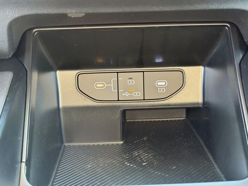 Certified 2025 Kia Sorento LX image 23