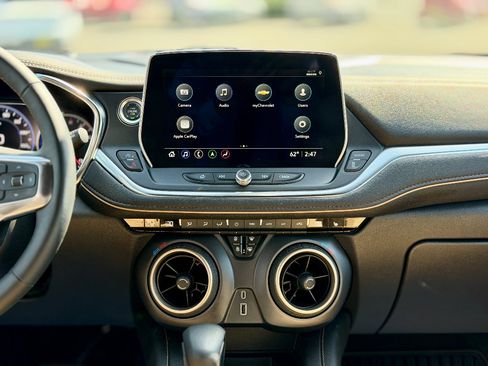 Used 2025 Chevrolet Blazer Premier w/ Driver Confidence II Package image 11