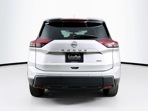 Used 2025 Nissan Rogue SV image 7