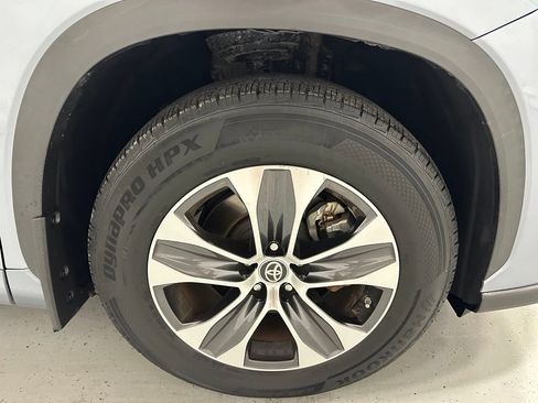 Used 2020 Toyota Highlander XLE AWD/4WD image 64