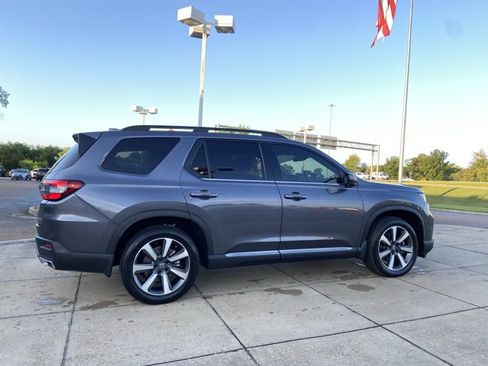 Used 2025 Honda Pilot Elite image 12