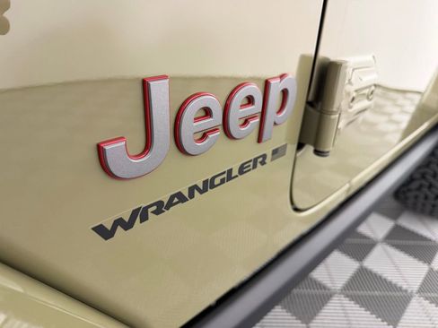 Used 2025 Jeep Wrangler Rubicon image 17