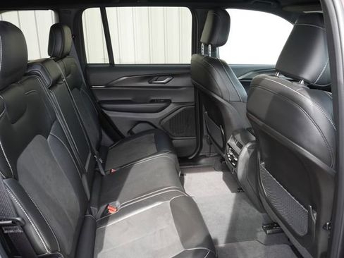 Used 2025 Jeep Grand Cherokee Altitude AWD/4WD image 24