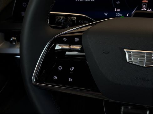 New 2026 Cadillac Optiq Luxury 1 image 28