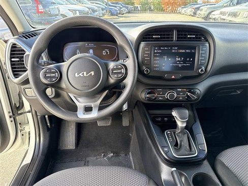 Certified 2023 Kia Soul LX w/ LX Technology Package image 17