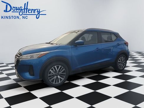 Used 2024 Nissan Kicks SV FWD image 1