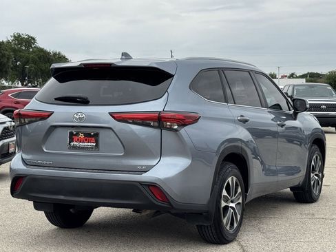 Used 2023 Toyota Highlander XLE FWD image 4