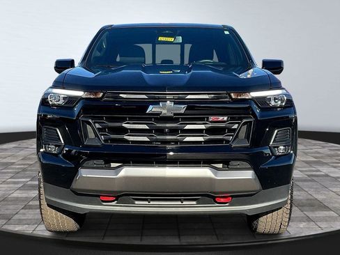 Used 2024 Chevrolet Colorado Z71 w/ Z71 Convenience Package 2 image 3
