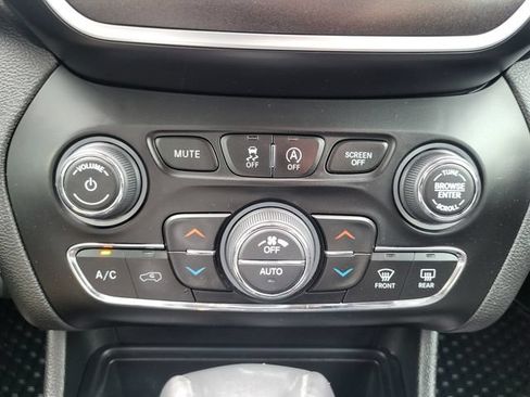 Used 2021 Jeep Cherokee Trailhawk w/ Trailer Tow Group AWD/4WD image 18
