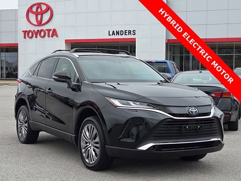 Used 2022 Toyota Venza XLE image 1