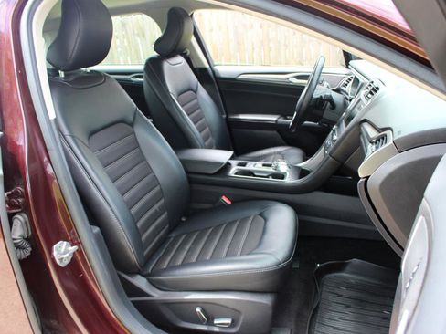 Used 2017 Ford Fusion SE w/ Equipment Group 201A AWD/4WD image 40