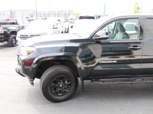 Used 2022 Toyota Tacoma SR5 w/ Technology Package image 4