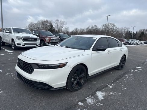 Used 2024 Honda Accord Sport image 3