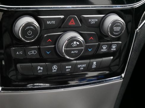 Used 2019 Jeep Grand Cherokee Limited image 23