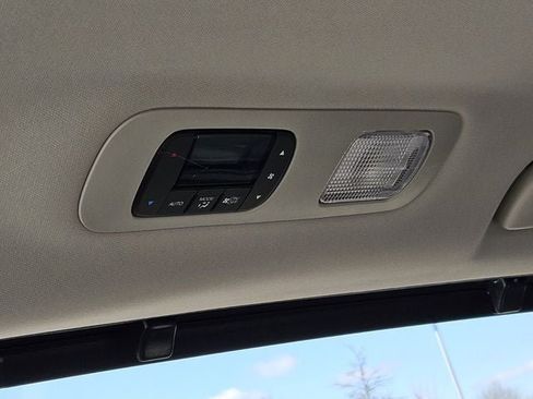 New 2026 Honda Odyssey Touring image 9