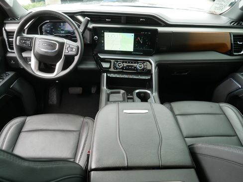 Used 2025 GMC Sierra 3500 Denali w/ Denali Reserve Package AWD/4WD image 10