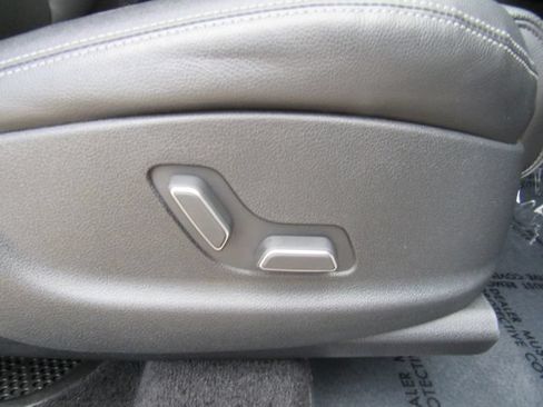 Used 2022 Genesis GV70 2.5T AWD/4WD image 20