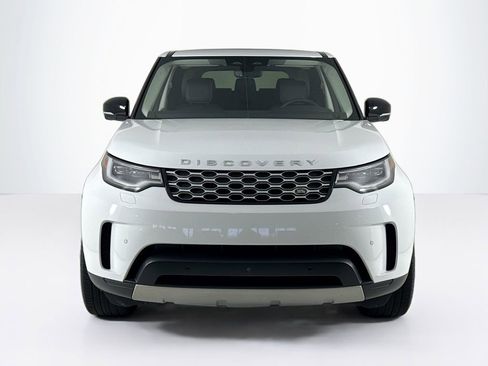 Used 2024 Land Rover Discovery S image 8