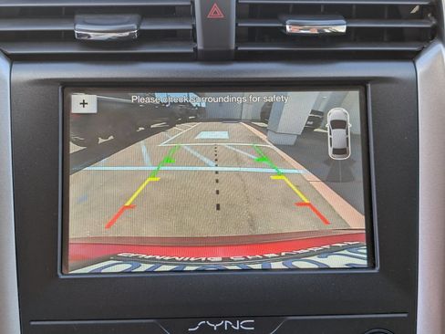 Used 2019 Ford Fusion SE FWD image 23