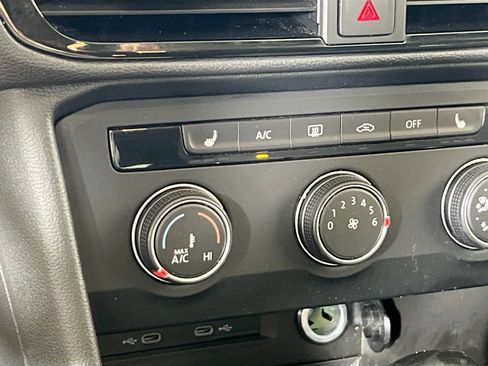 Used 2022 Volkswagen Taos SE image 20