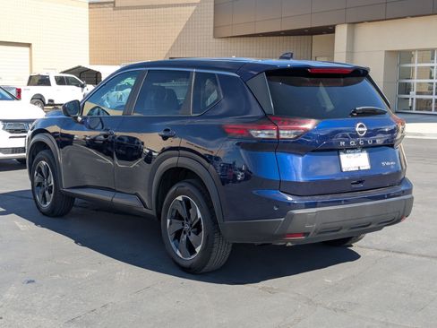 Used 2024 Nissan Rogue SV AWD/4WD image 8
