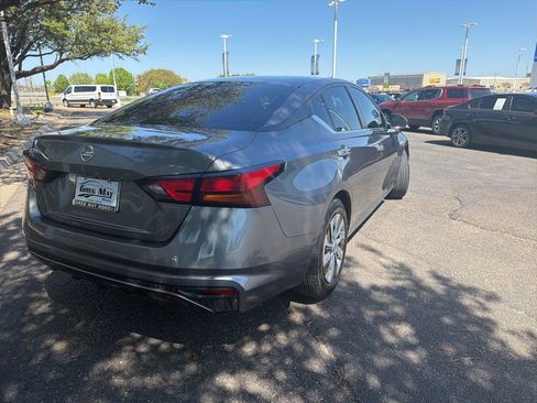 Used 2022 Nissan Altima 2.5 S image 3
