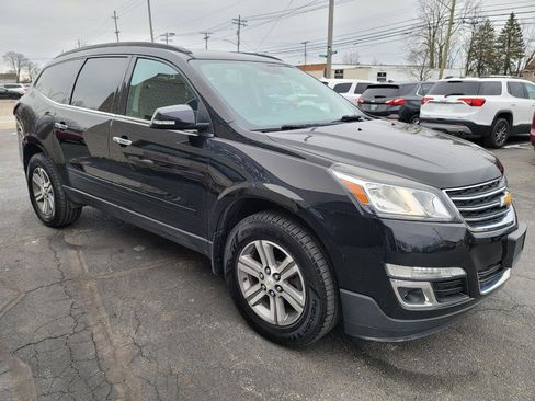 Used 2017 Chevrolet Traverse LT image 3
