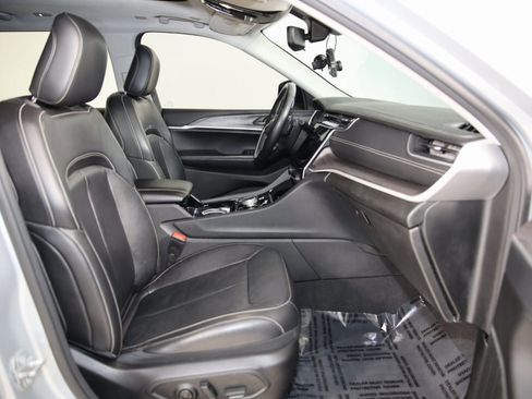 Used 2022 Jeep Grand Cherokee L Limited image 13